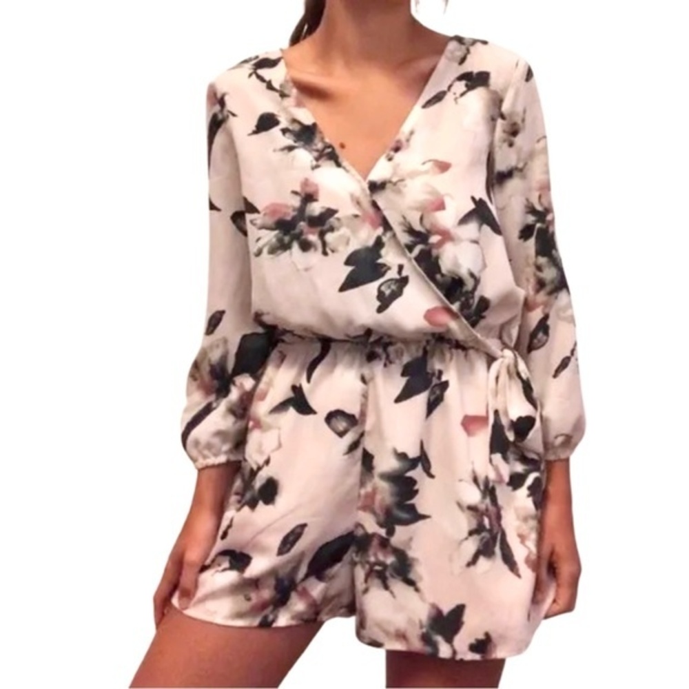 One Clothing blush floral faux wrap romper size small